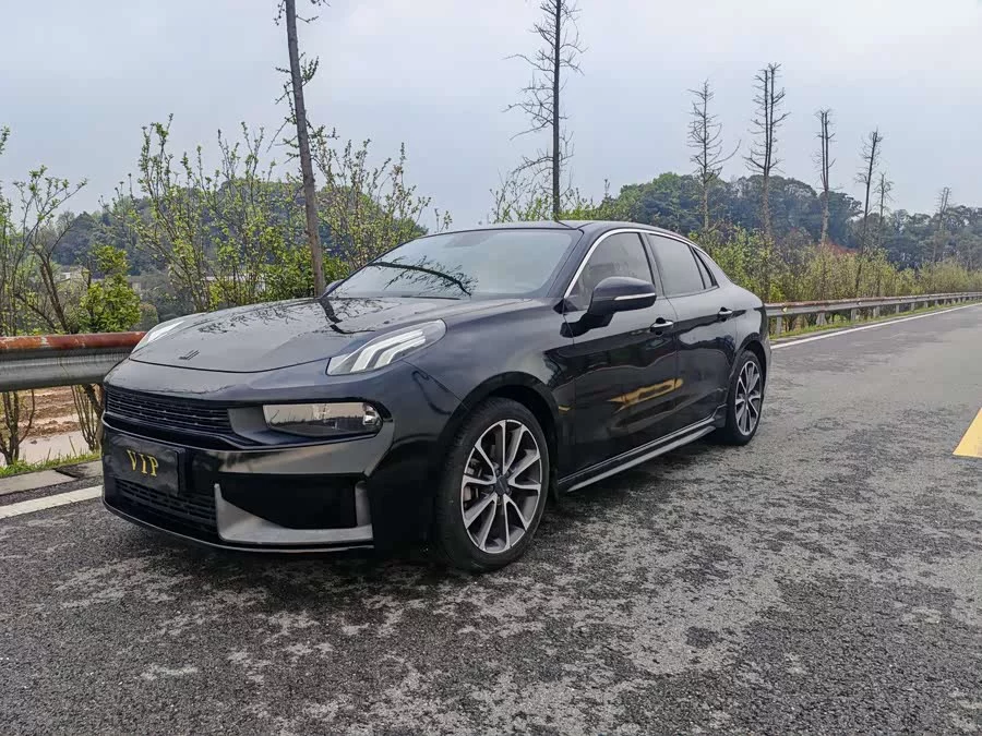 Lynk & Co 03