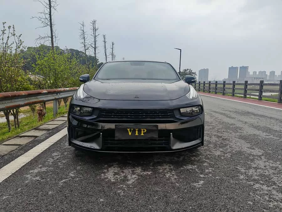 Lynk & Co 03