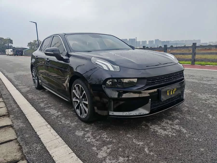 Lynk & Co 03