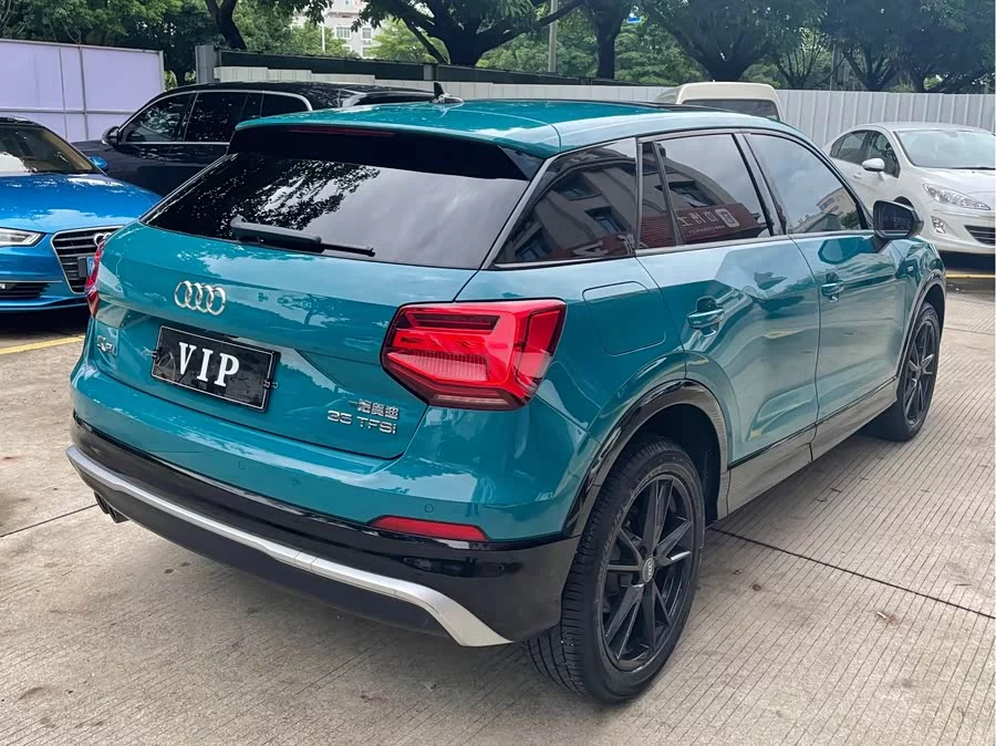 Audi Q2L