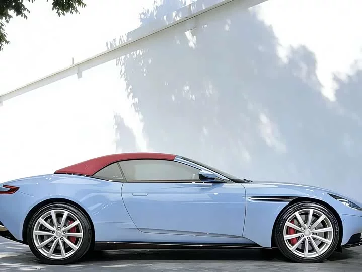 Aston Martin DB11