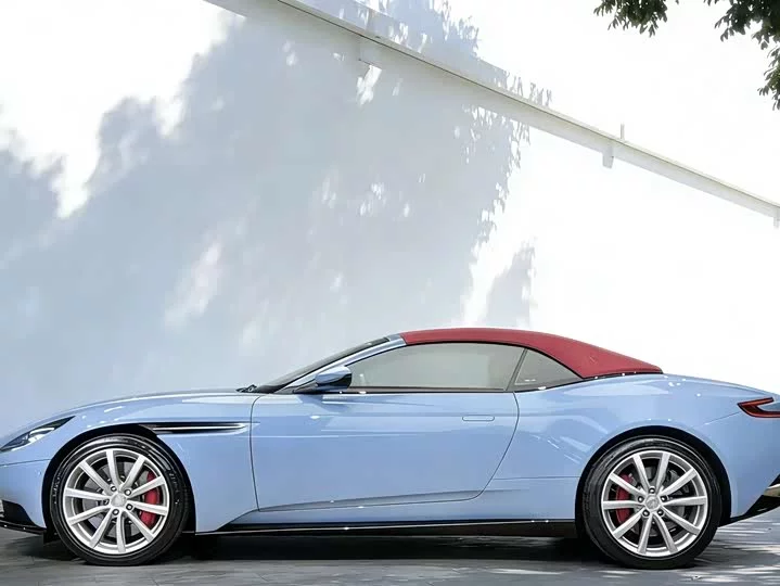 Aston Martin DB11