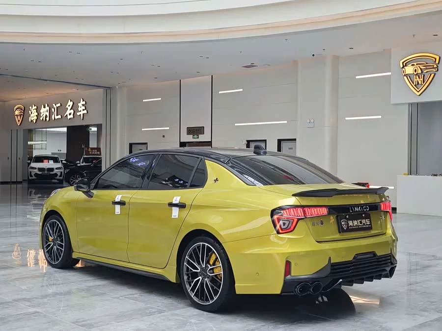 Lynk & Co 03