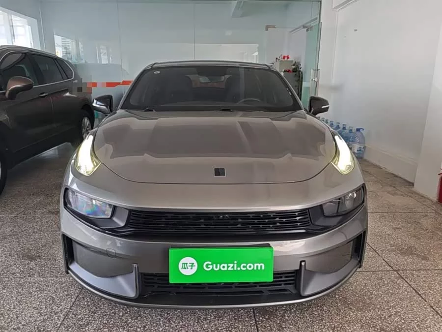 Lynk & Co 03