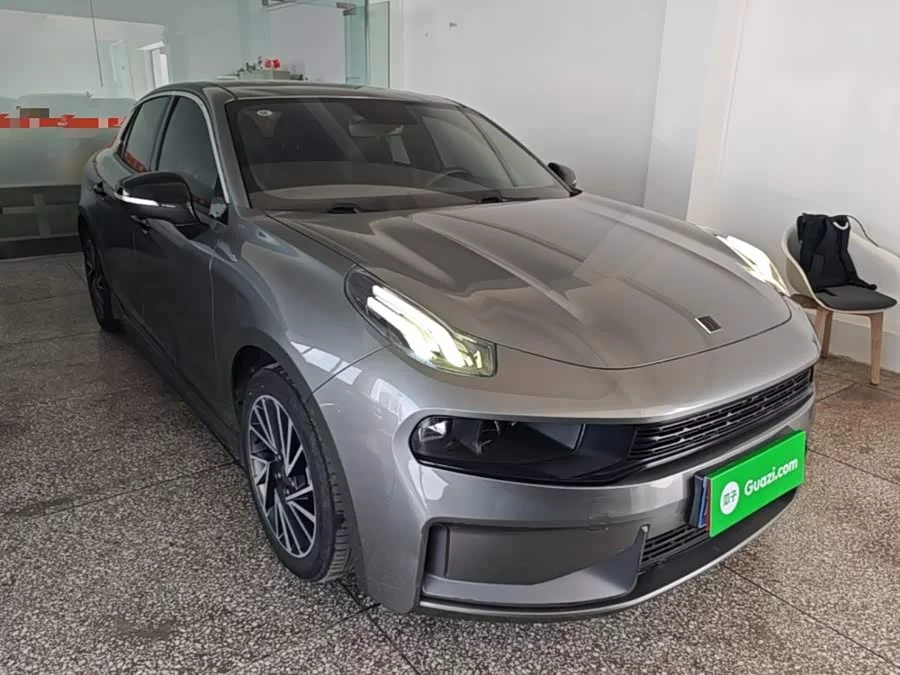 Lynk & Co 03