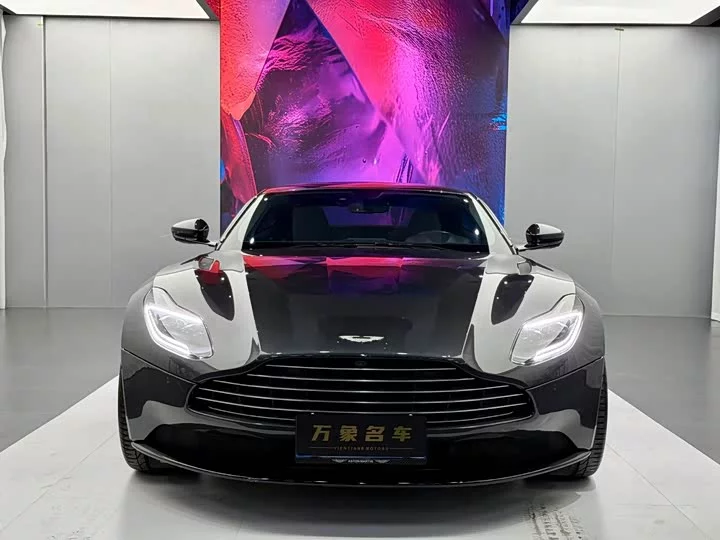 Aston Martin DB11