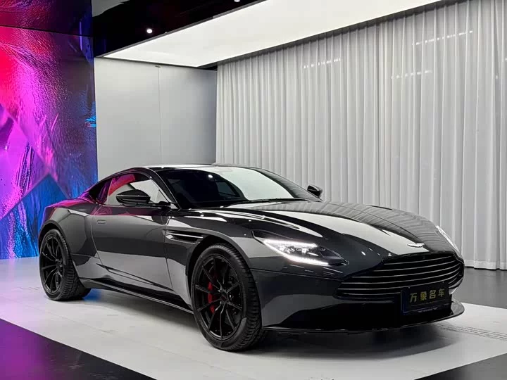Aston Martin DB11