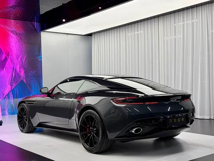 Aston Martin DB11