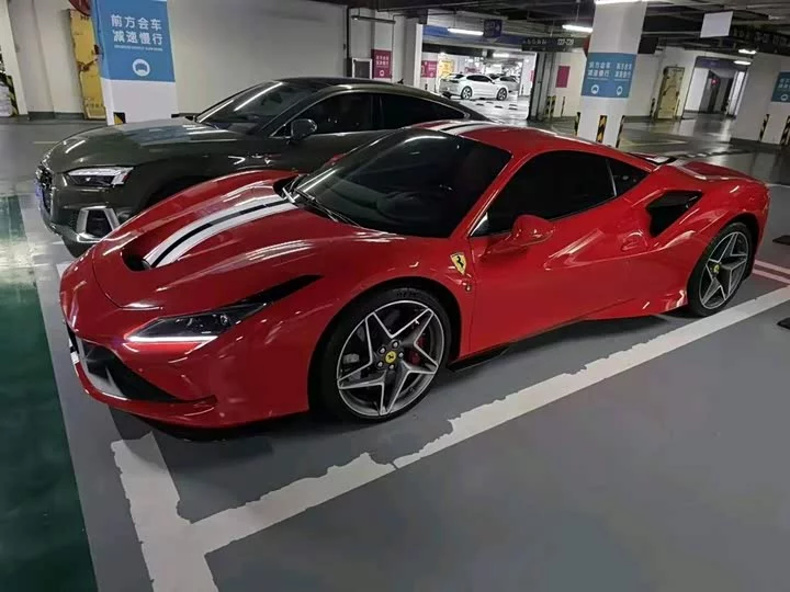 ferrari F8