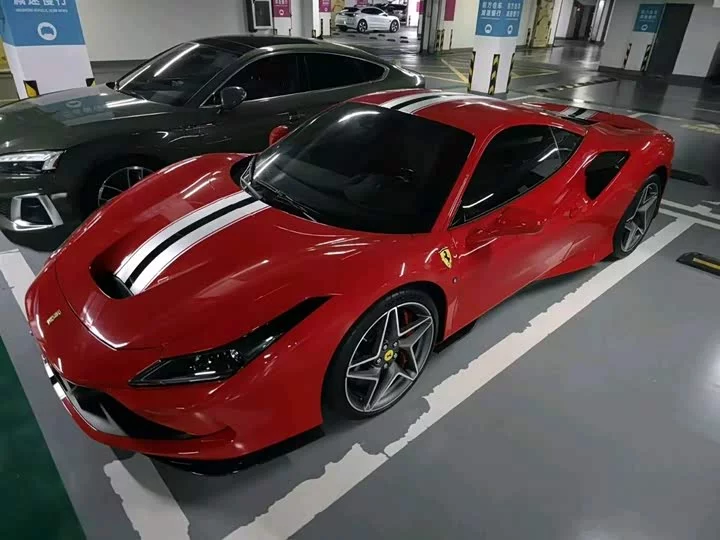 ferrari F8