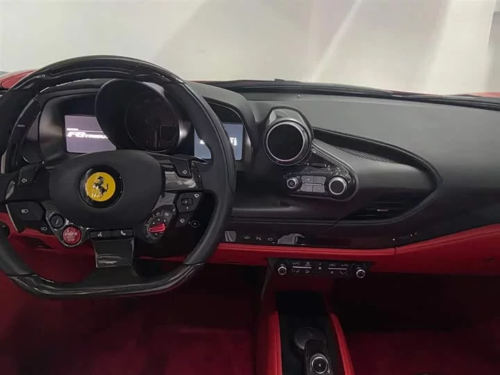 ferrari F8