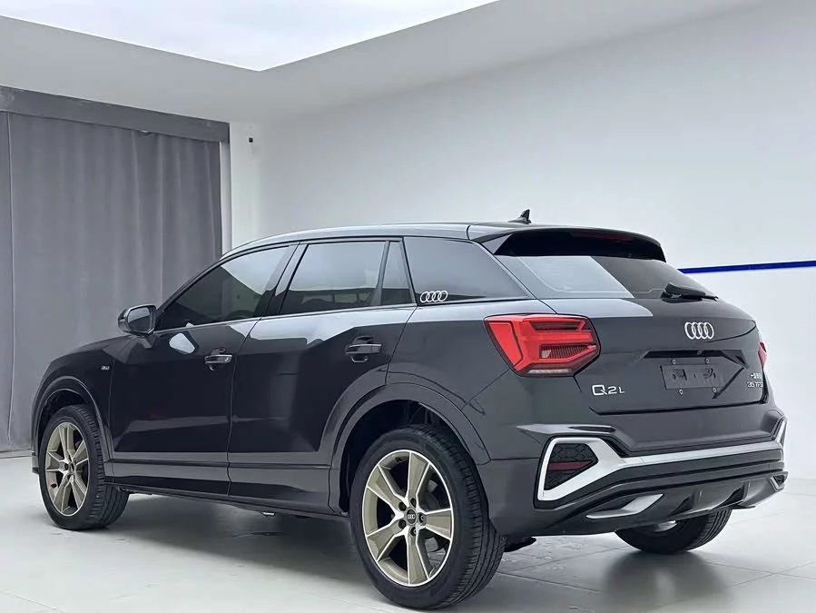 Audi Q2L