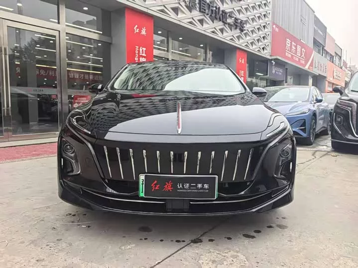 Hongqi E-QM5