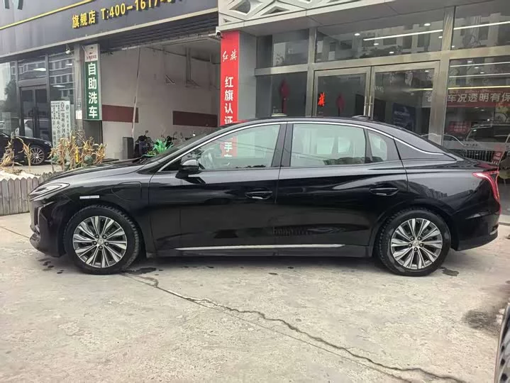 Hongqi E-QM5