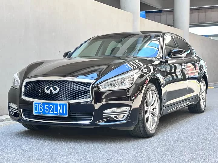 Infiniti Q70