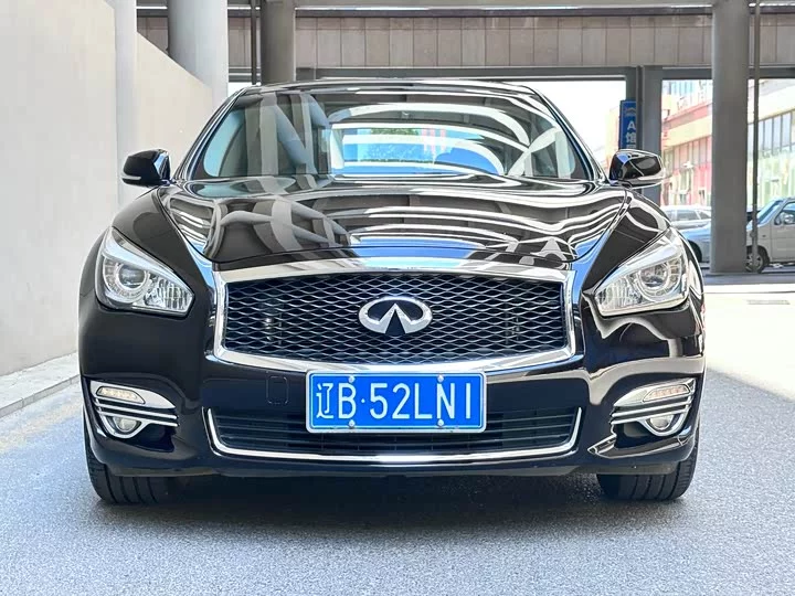 Infiniti Q70