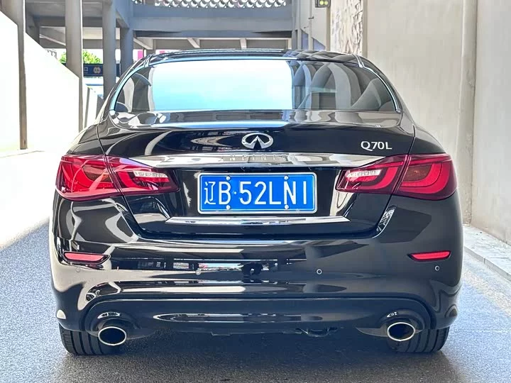 Infiniti Q70