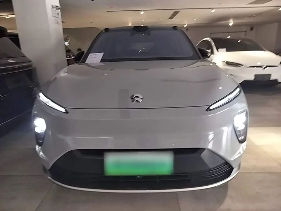 NIO ES8