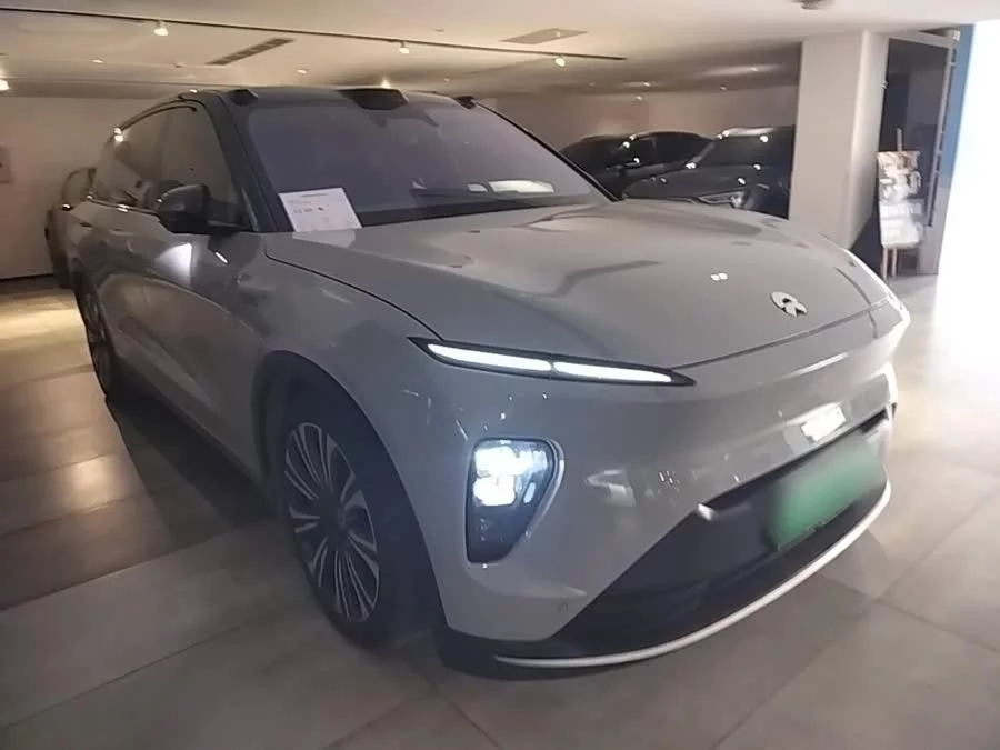 NIO ES8