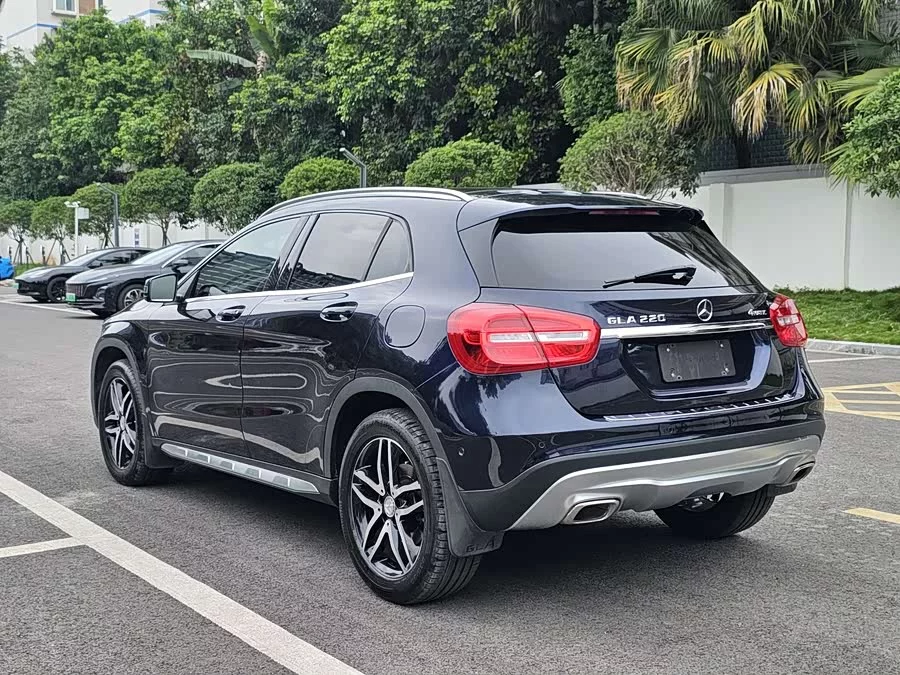 Mercedes Benz GLA