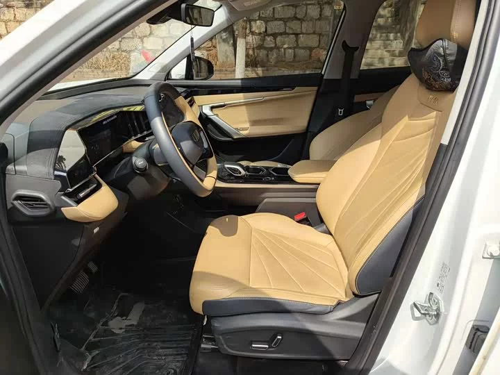 Geely Boyue L