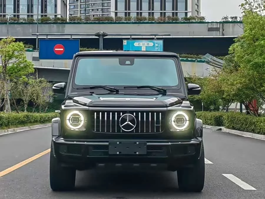 Mercedes Benz G-rated