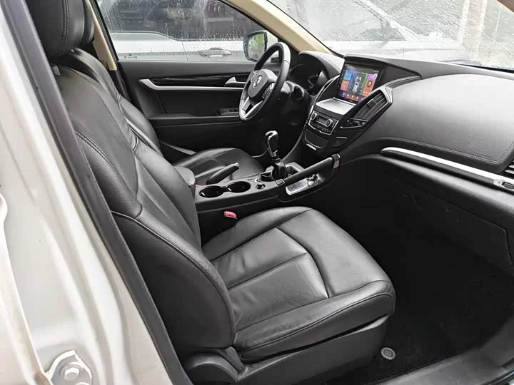Dongfeng AX7