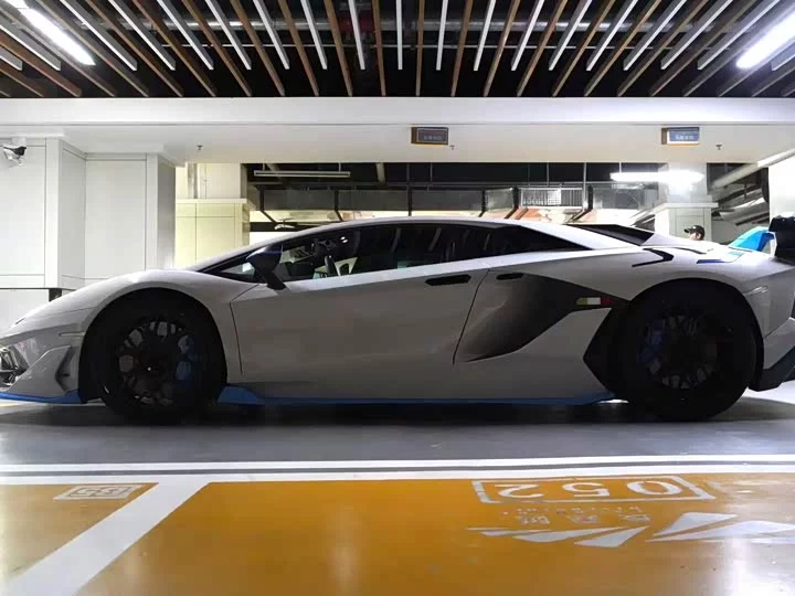 Lamborghini Aventador