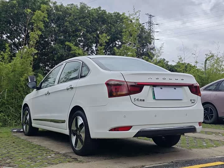 Dongfeng E70
