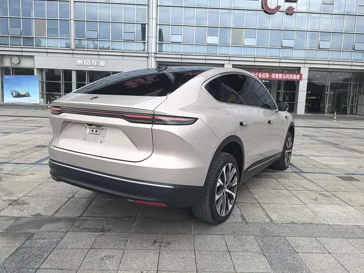 NIO EC7