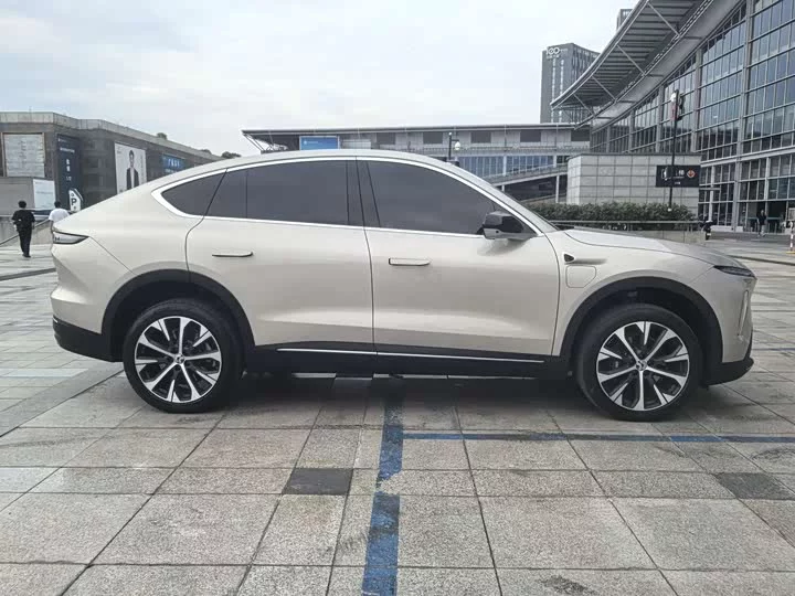 NIO EC7