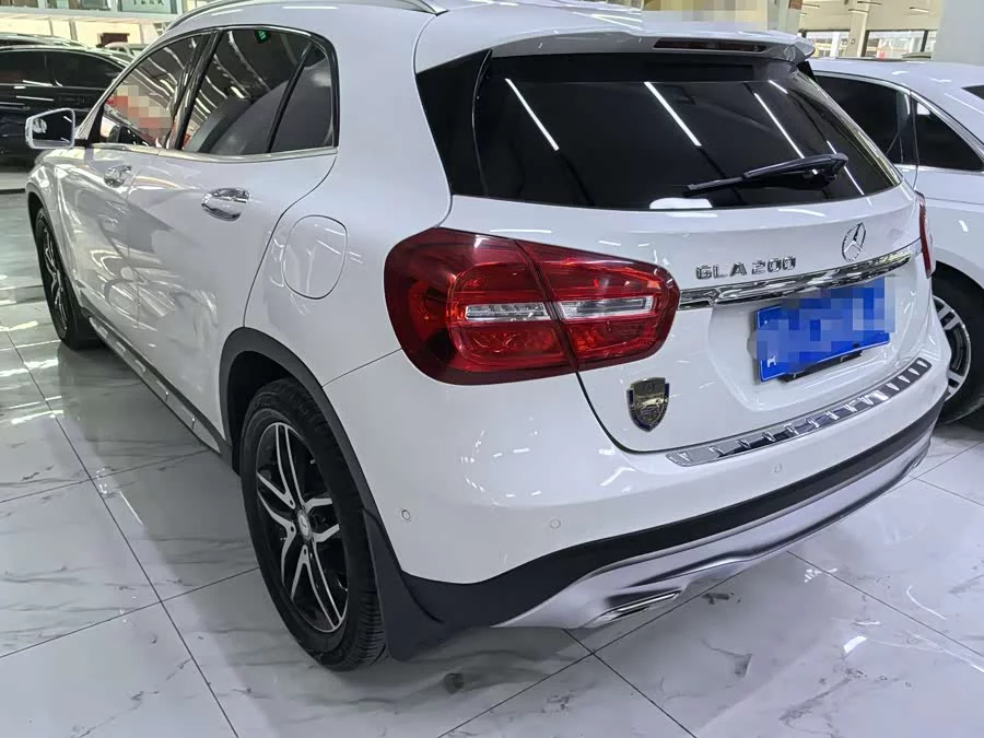 Mercedes Benz GLA