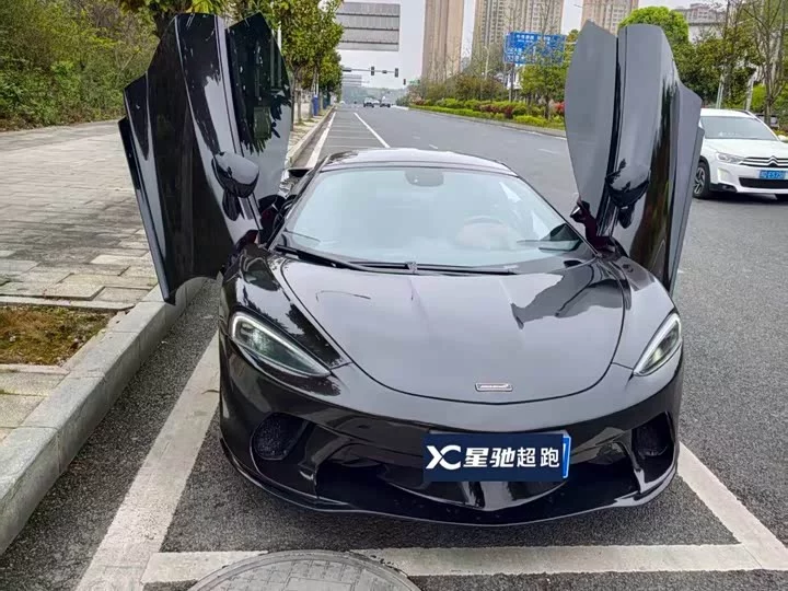 McLaren GT