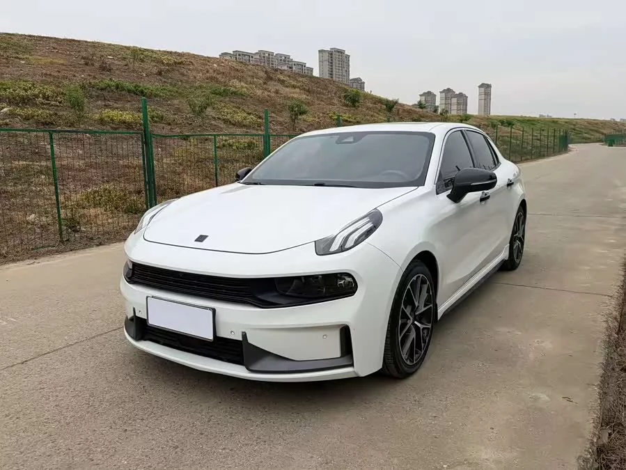 Lynk & Co 03
