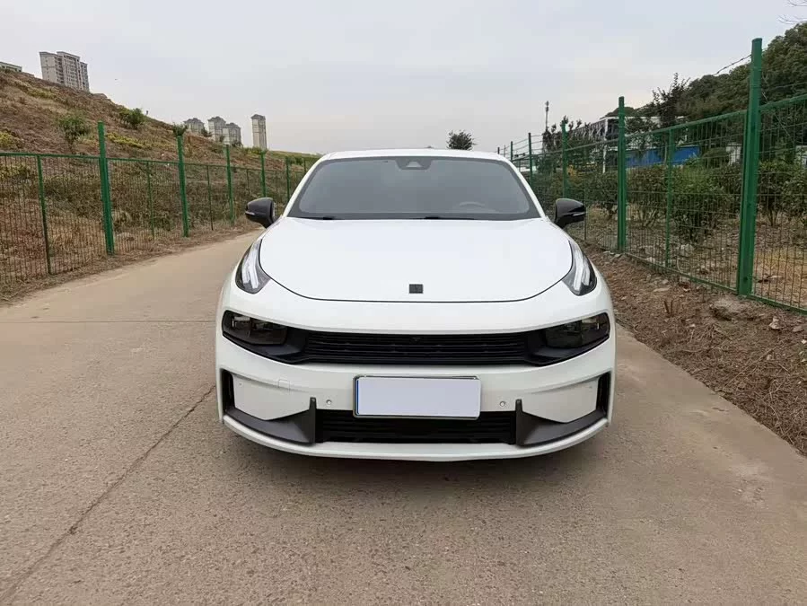 Lynk & Co 03