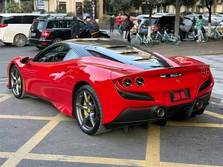 ferrari F8