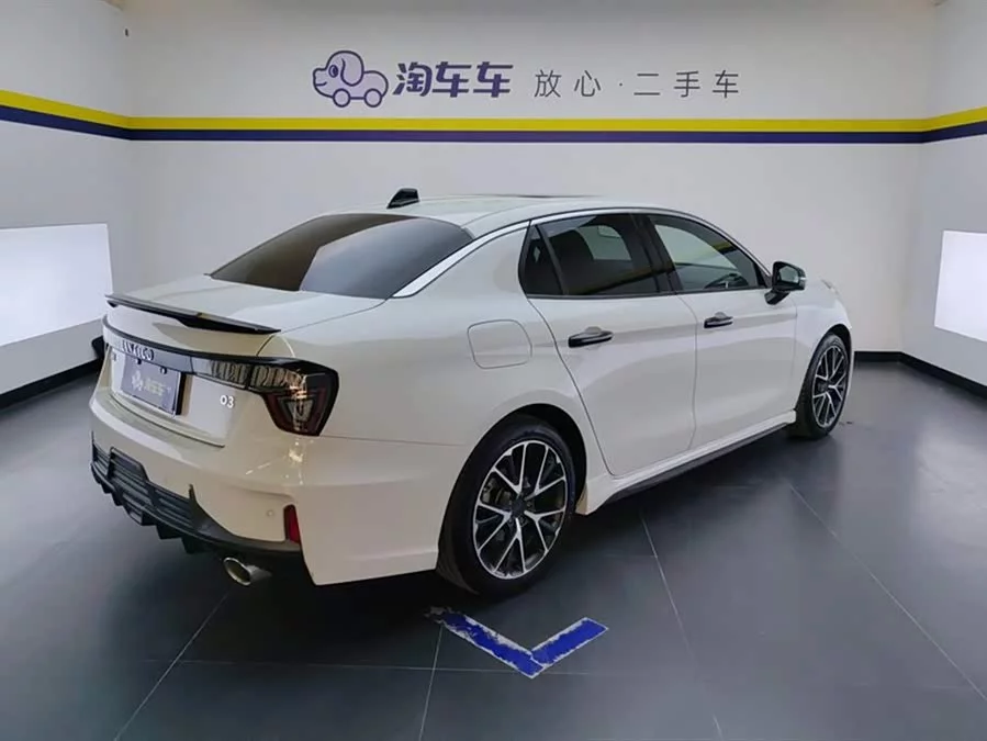 Lynk & Co 03