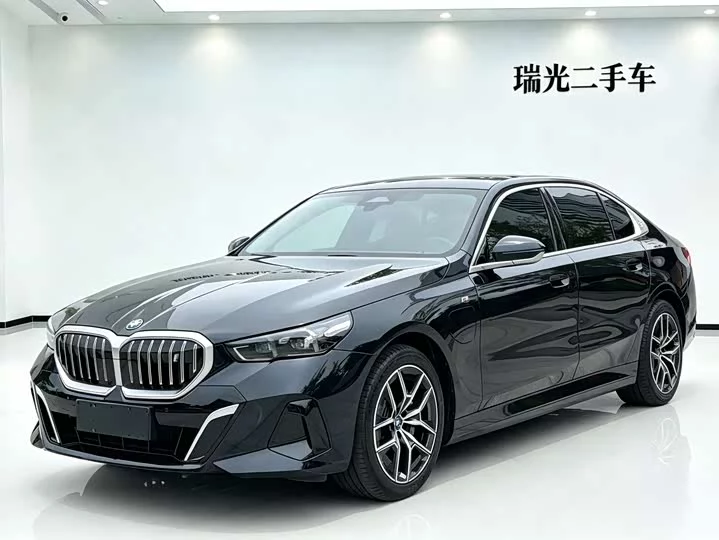 BMW i5