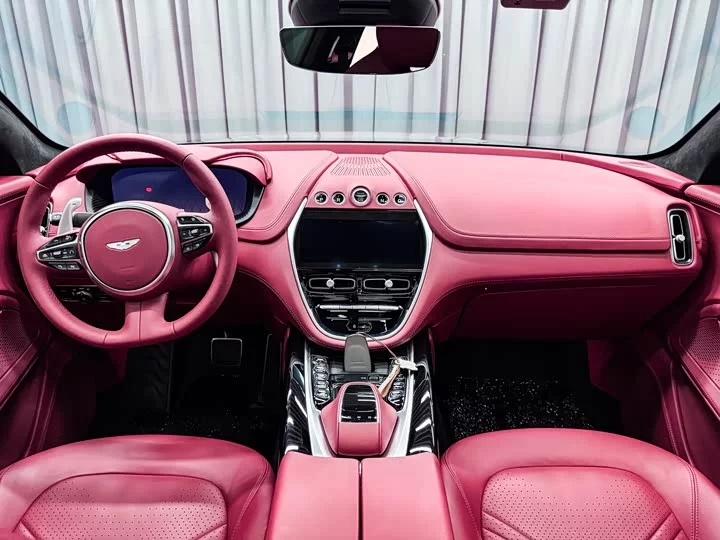 Aston Martin DBX