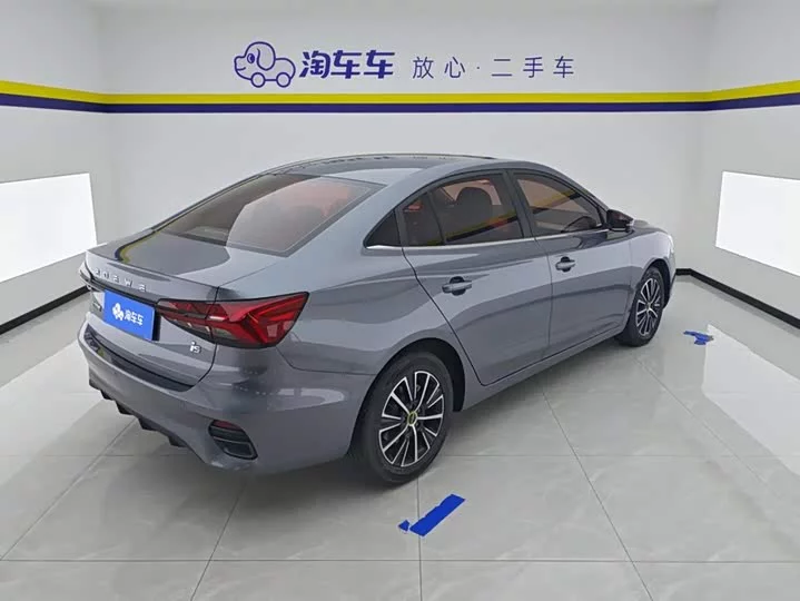 Roewe i5