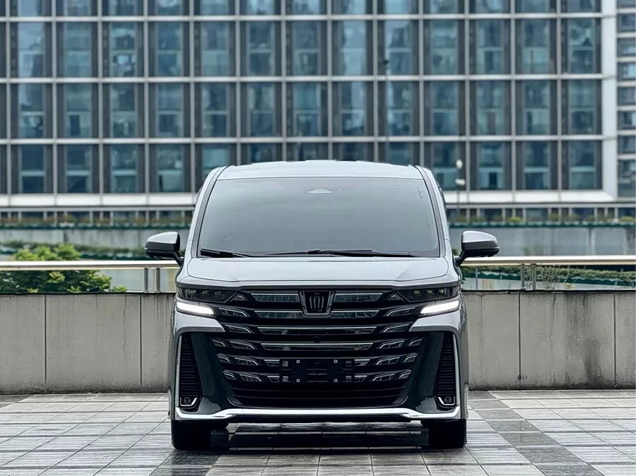 Toyota Crown Vellfire