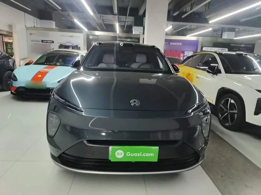 NIO ES8