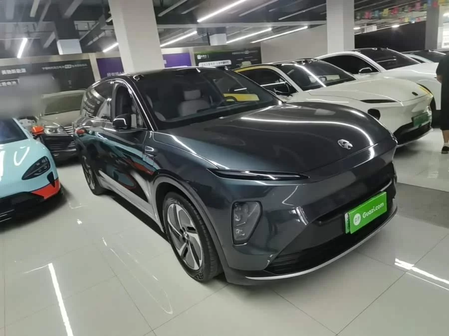 NIO ES8