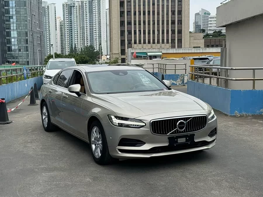 Volvo S90