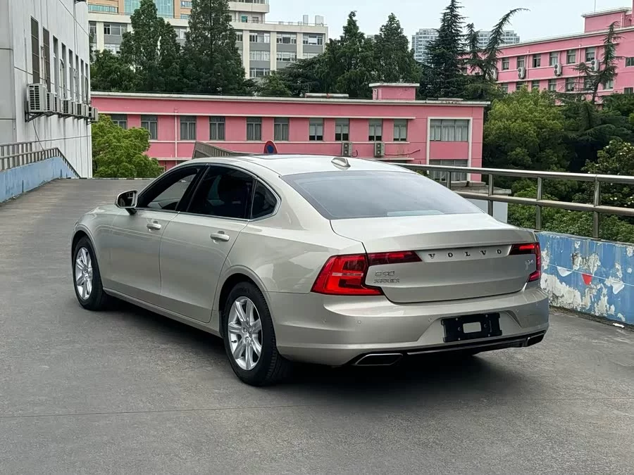 Volvo S90