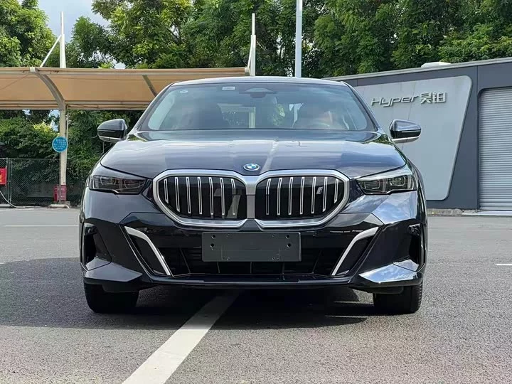 BMW i5
