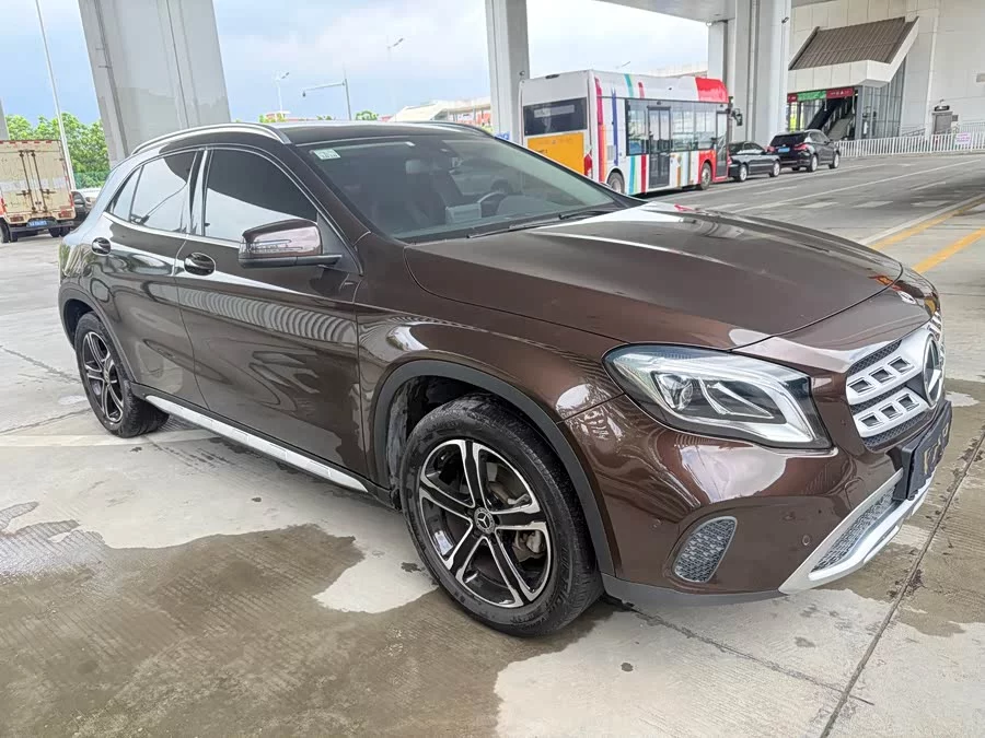 Mercedes Benz GLA