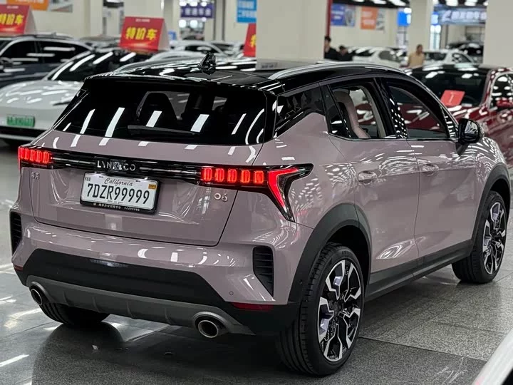 Lynk & Co 06