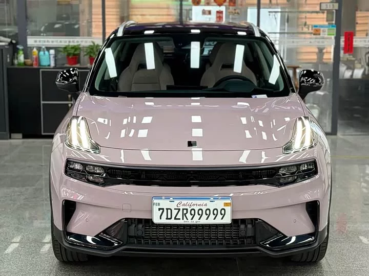 Lynk & Co 06
