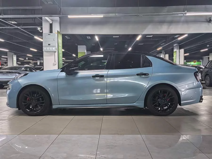 Lynk & Co 03